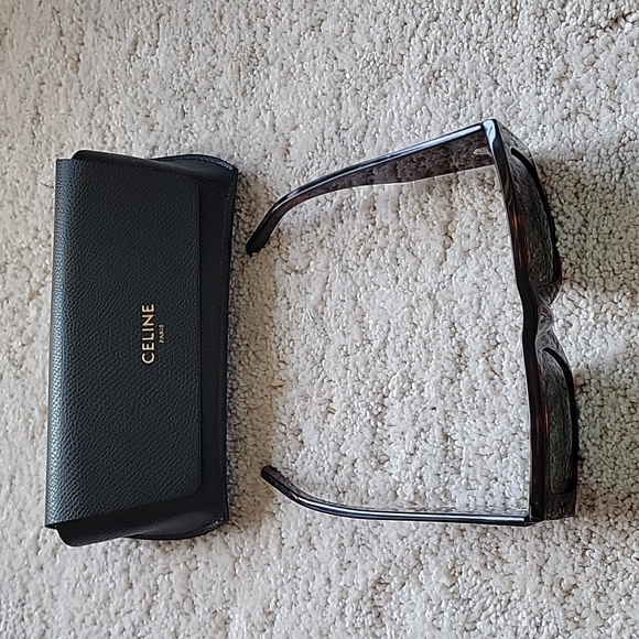 Celine authentic rectangle tortoise sunglasses - Picture 9 of 11